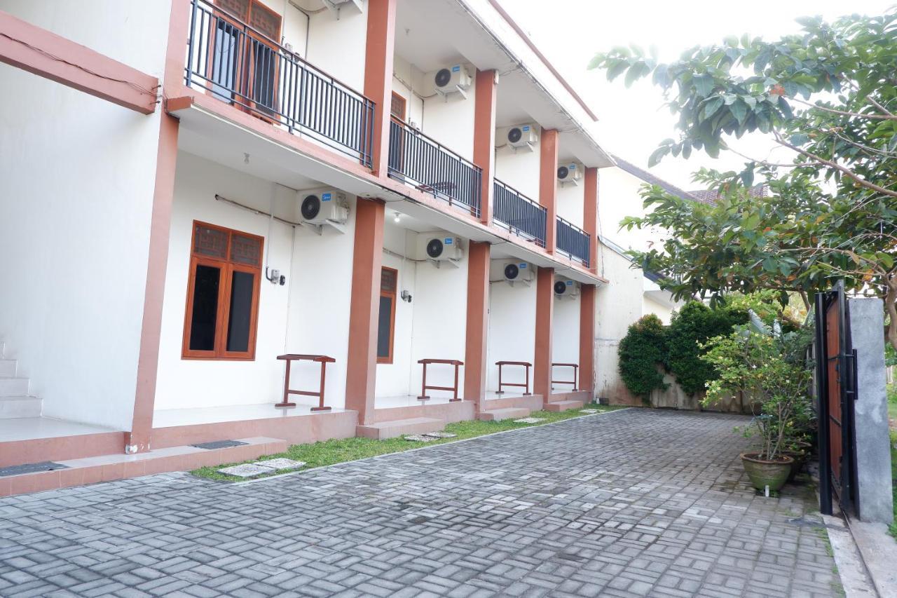 דירות Montongbuwoh Reddoorz At Bale Eja Syariah Senggigi מראה חיצוני תמונה